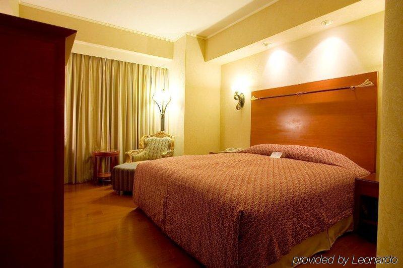 Hualien Charming City Hotel Bagian luar foto