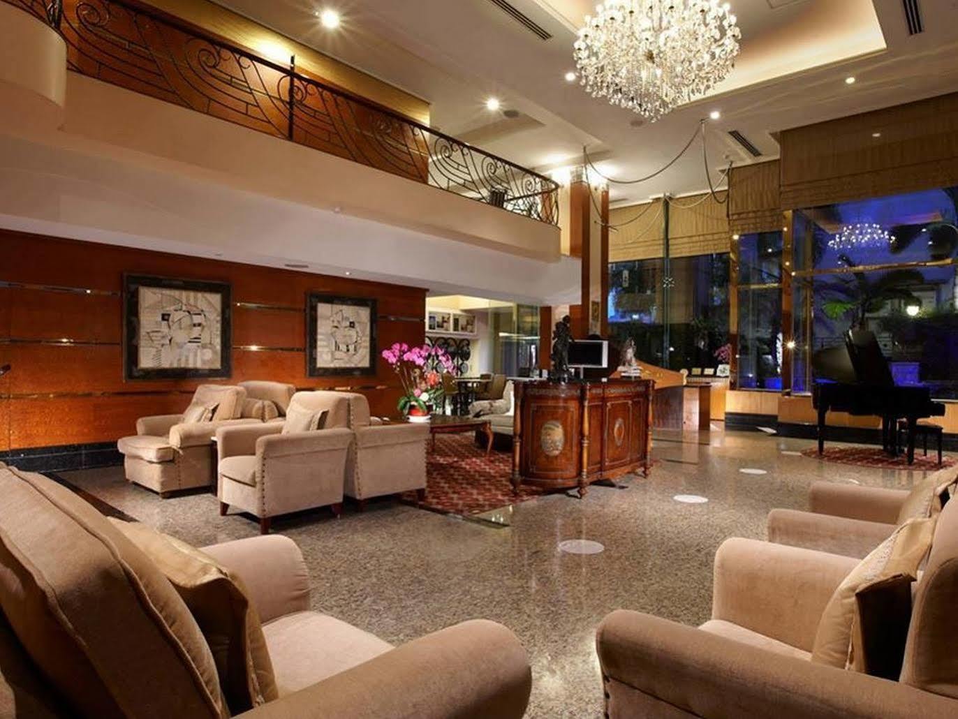 Hualien Charming City Hotel Bagian luar foto